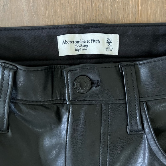 Abercrombie Vegan Leather Skinny Pant - Black (26 Short) - Picture 6 of 11